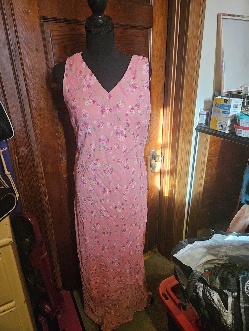 Sleeveless Pink Floral V-Neck Maxi Dress - Classic Summer Style